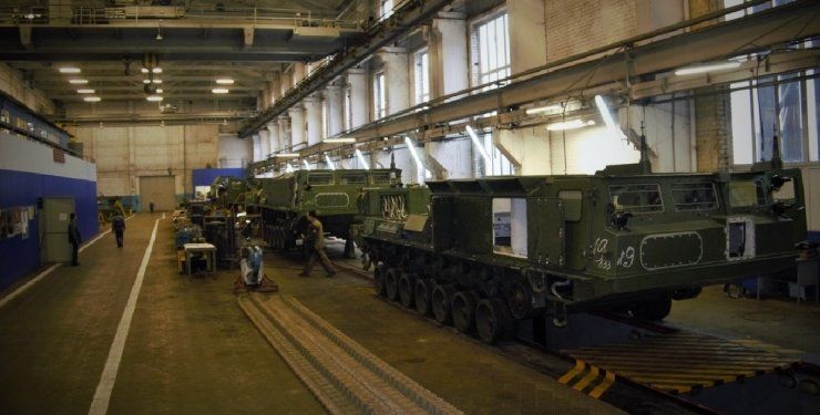 Глава "Ростеха": военные заводы работают "практически круглосуточно"