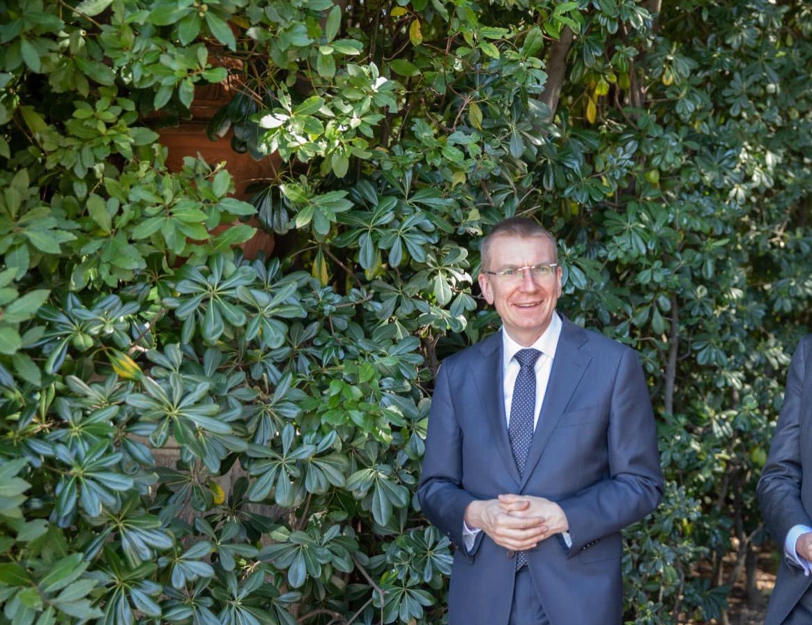 Глава МИД Латвии "потроллил" Захарову из-за украинского борща