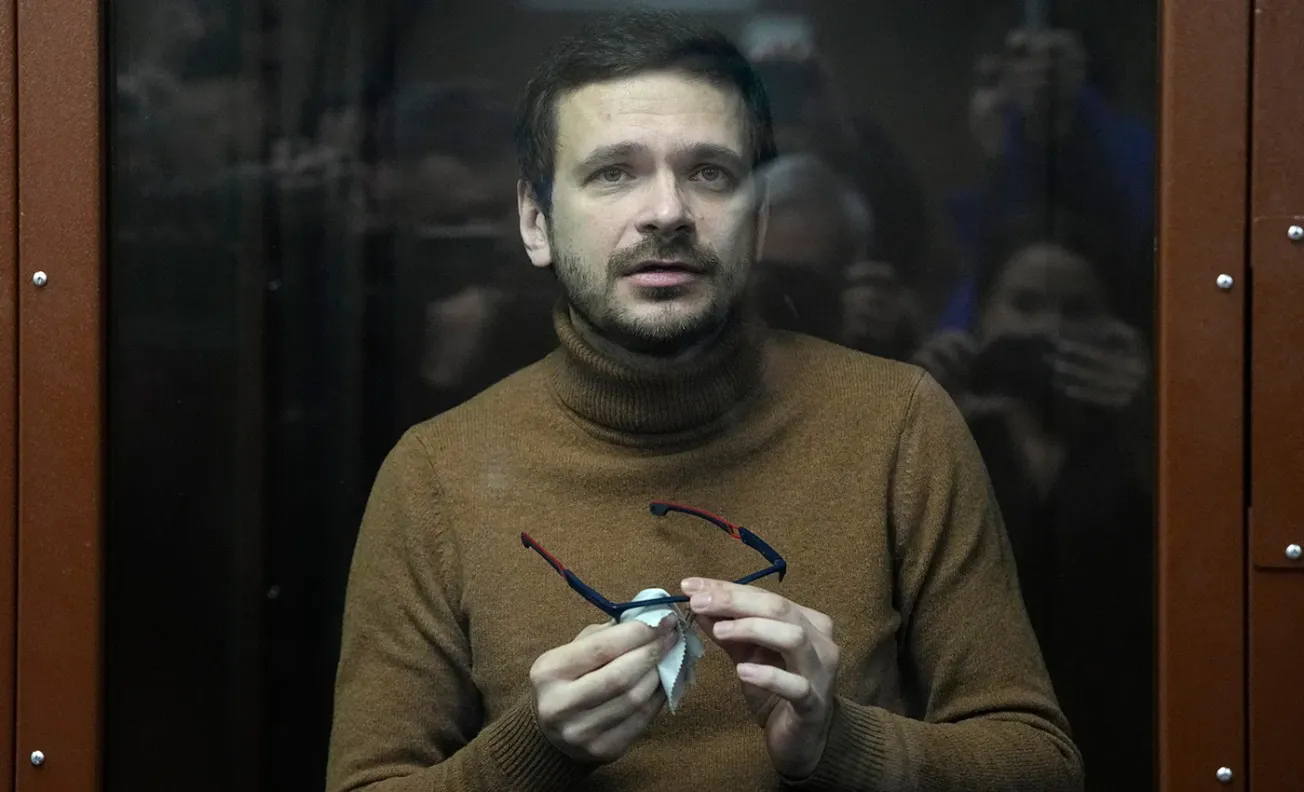 Суд приговорил российского оппозиционера Илью Яшина к 8,5 годам тюрьмы