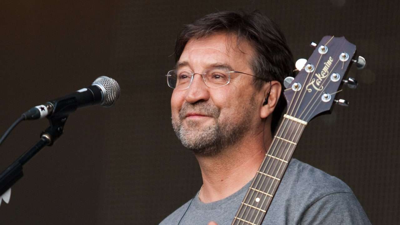 Лидера ДДТ Шевчука оштрафовали по статье о "дискредитации" росармии