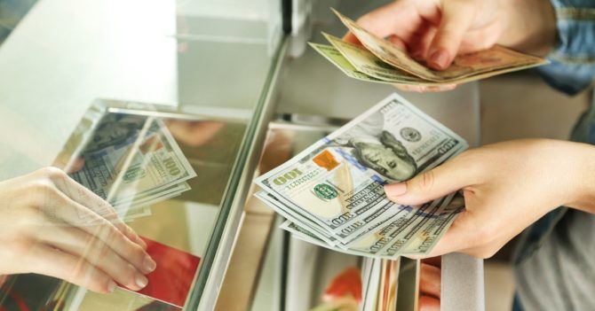 С июня россияне вывели из страны рекордные 1,47 триллионов рублей