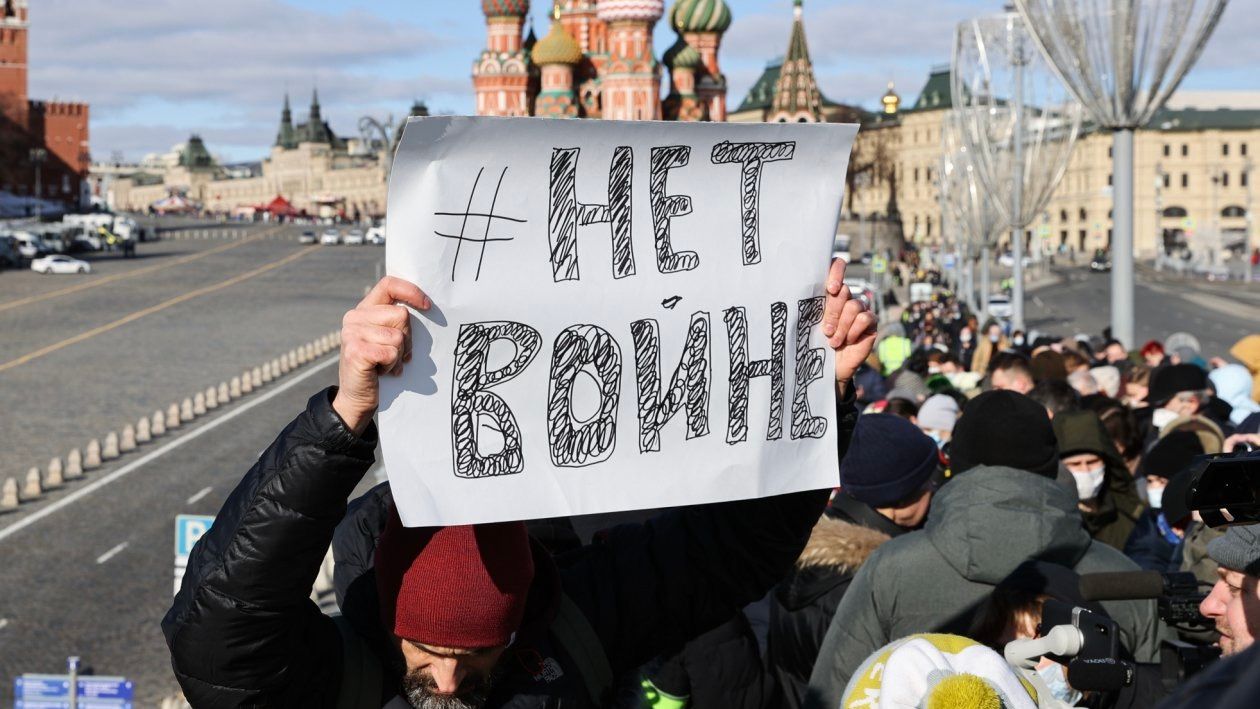 Более 200 россиян преследуются законом за антивоенные высказывания