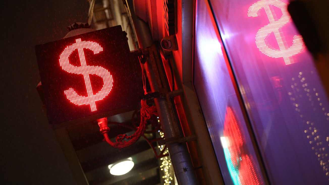 Россияне в 2022 году вывели из страны рекордные суммы денег