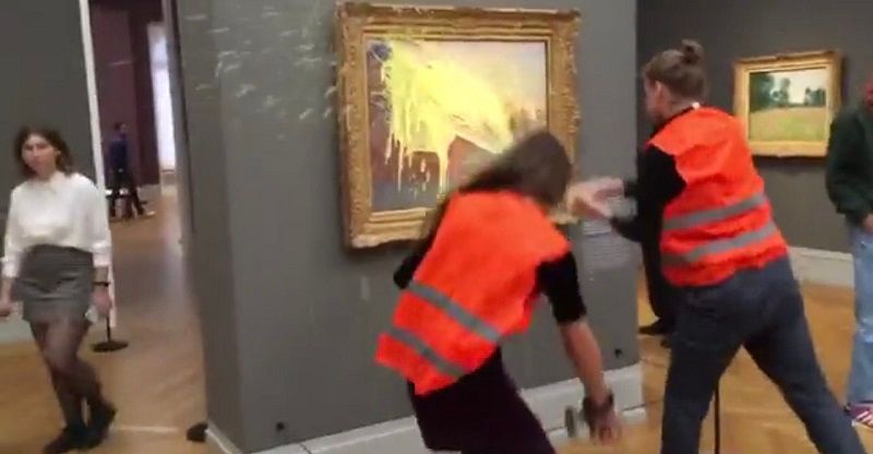Экоактивисты облили картофельным пюре картину Моне стоимостью $110 млн