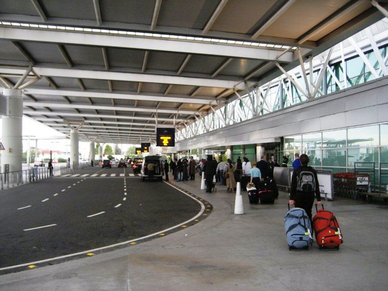 Шесть беременных россиянок застряли в аэропорту Буэнос-Айреса