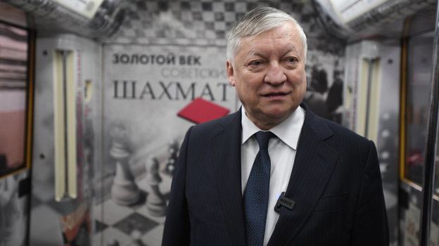 Экс-чемпион мира по шахматам Карпов неудачно упал у Госдумы РФ