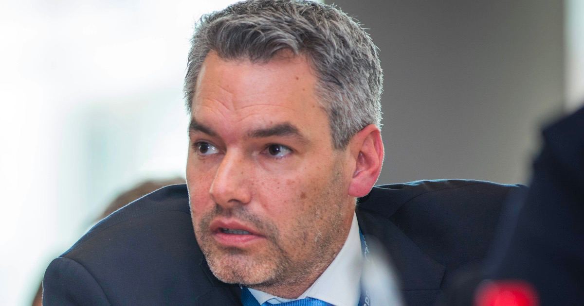 Канцлер Австрии: ЕС не планирует вводить газовое эмбарго против России