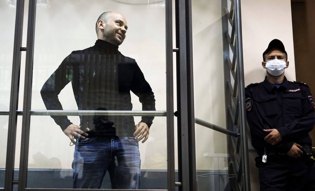 Российского оппозиционера Пивоварова приговорили к 4 годам колонии