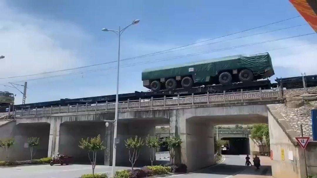 Китай стягивает военную технику на пляжи вблизи Тайваня (фото)