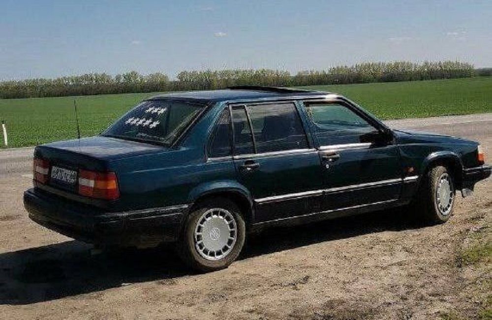 За наклейку "*** *****" россиянина оштрафовали на 30 тысяч рублей