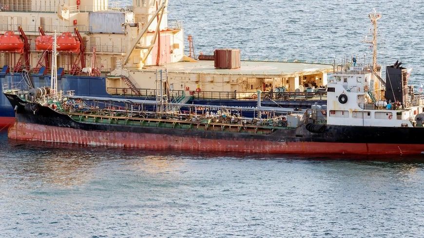 Цена российской нефти рухнула до $43 после введения эмбарго