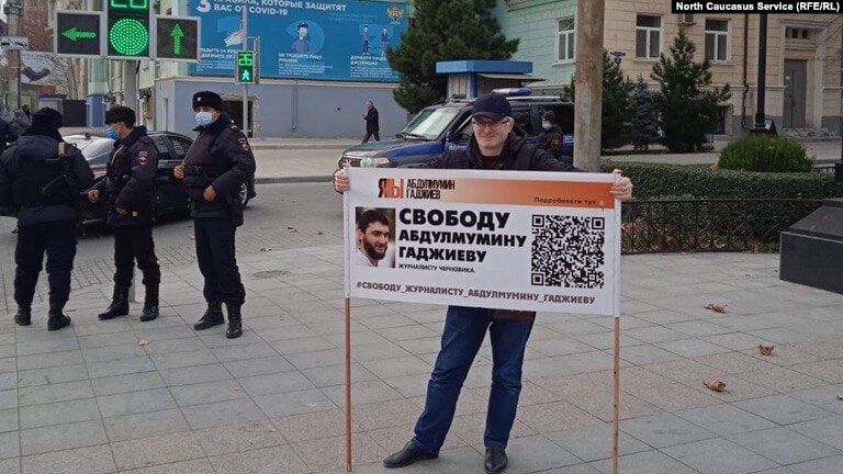 В Махачкале задержали журналиста, вышедшего с пикетом