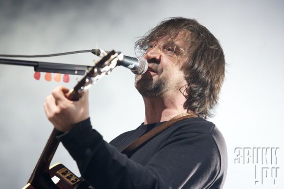 Лидер "ДДТ" Юрий Шевчук выпустил клип против войны с Украиной