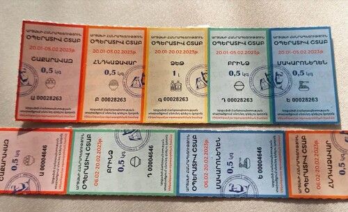 Жители блокадного Карабаха стоят в очередях за талонами на продукты