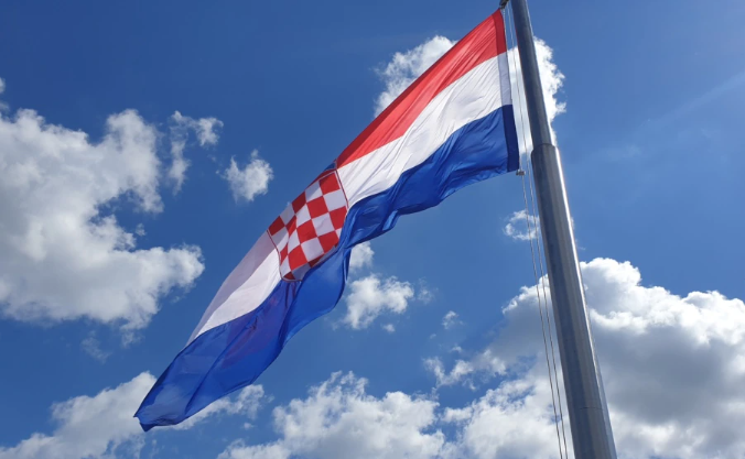 Хорватия присоединилась к Шенгенской зоне и перешла на евро