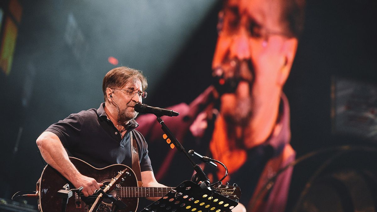 Юрий Шевчук выпустил клип "Похороны войны"