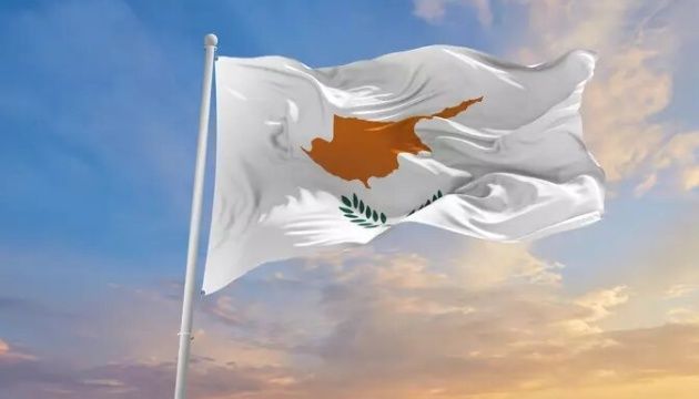 Кипр заморозил активы "помощников" российских олигархов