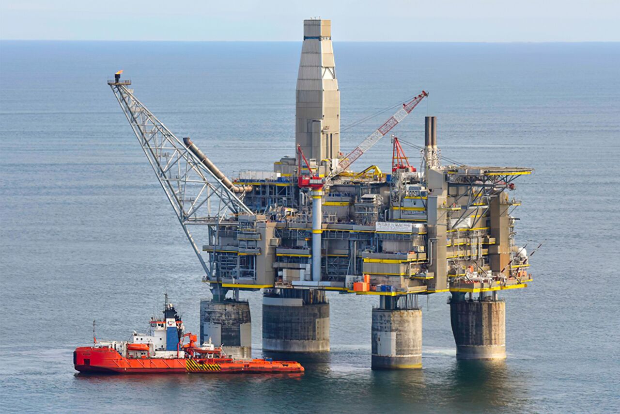 Япония покупает российскую нефть по цене выше потолка, установленного G7 - WSJ