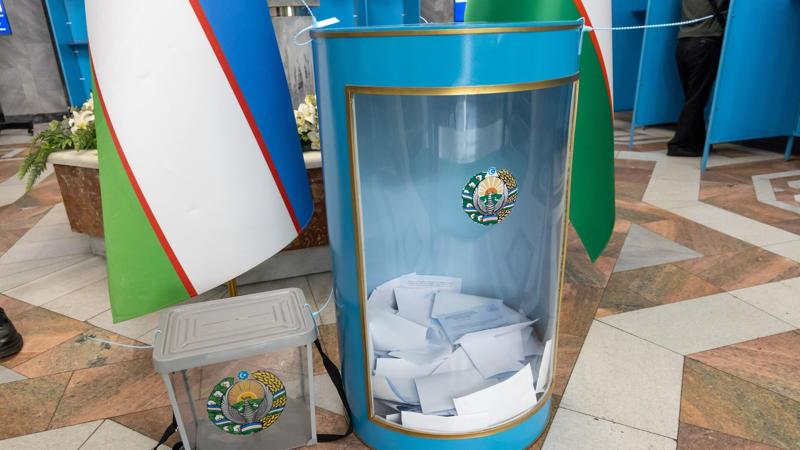 В Узбекистане приняли поправки в конституцию, обнуляющие сроки президента Шавката Мирзиёева