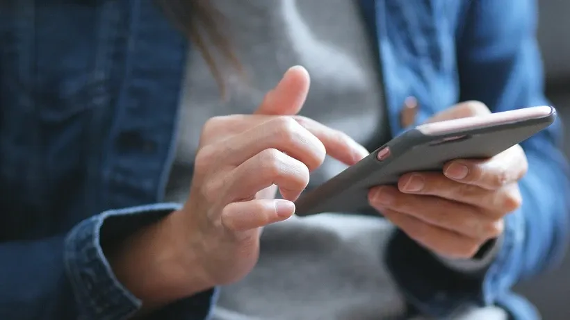 Россиянам начали рассылать СМС-повестки