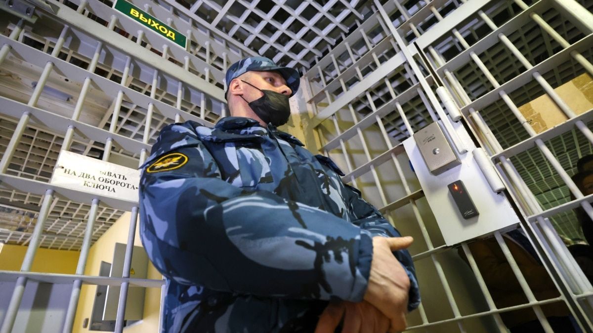 В спецприемнике Ростова умер мужчина, расклеивавший листовки проекта "Хочу жить"