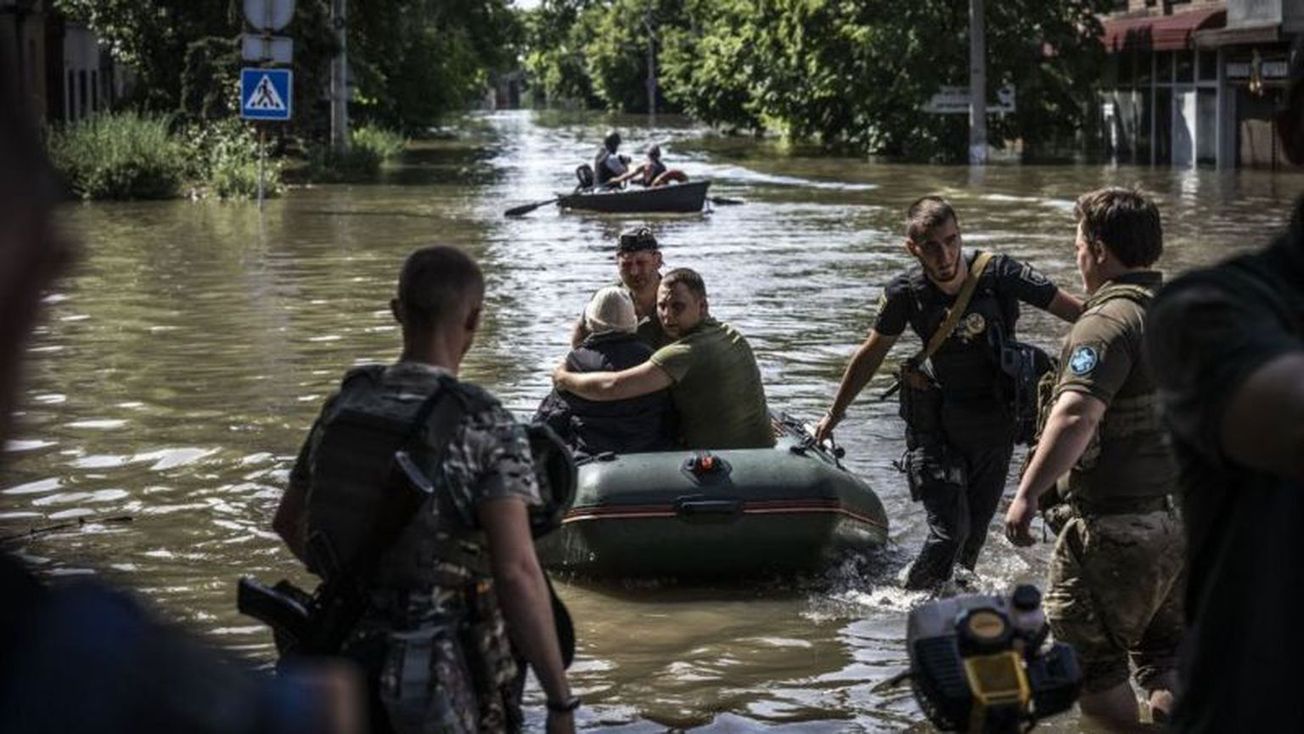 Число погибших из-за разрушения плотины Каховской ГЭС перевалило за сотни - Волонтеры