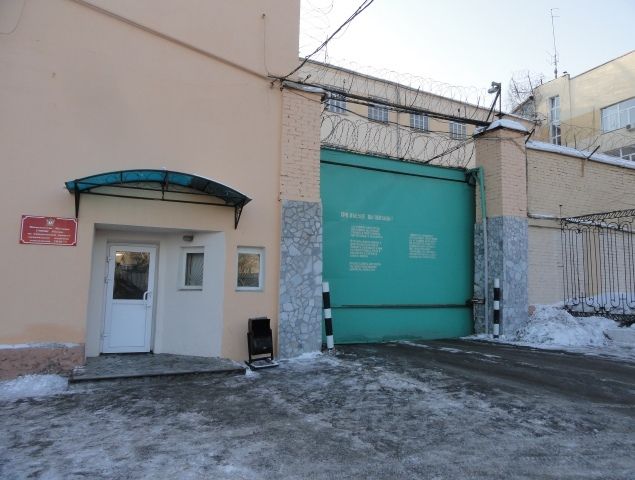 Обвиняемого в поджоге военкомата российского анархиста насильно вывезли из Кыргызстана в РФ