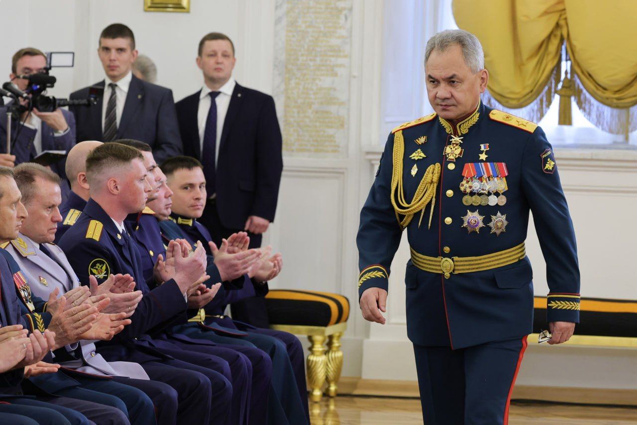 Украинские войска снизили темп контрнаступления, перегруппируются - Шойгу