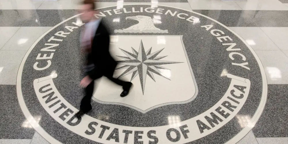 Российские госкорпорации вводят запрет на использование iPhone из-за "прослушки ЦРУ"