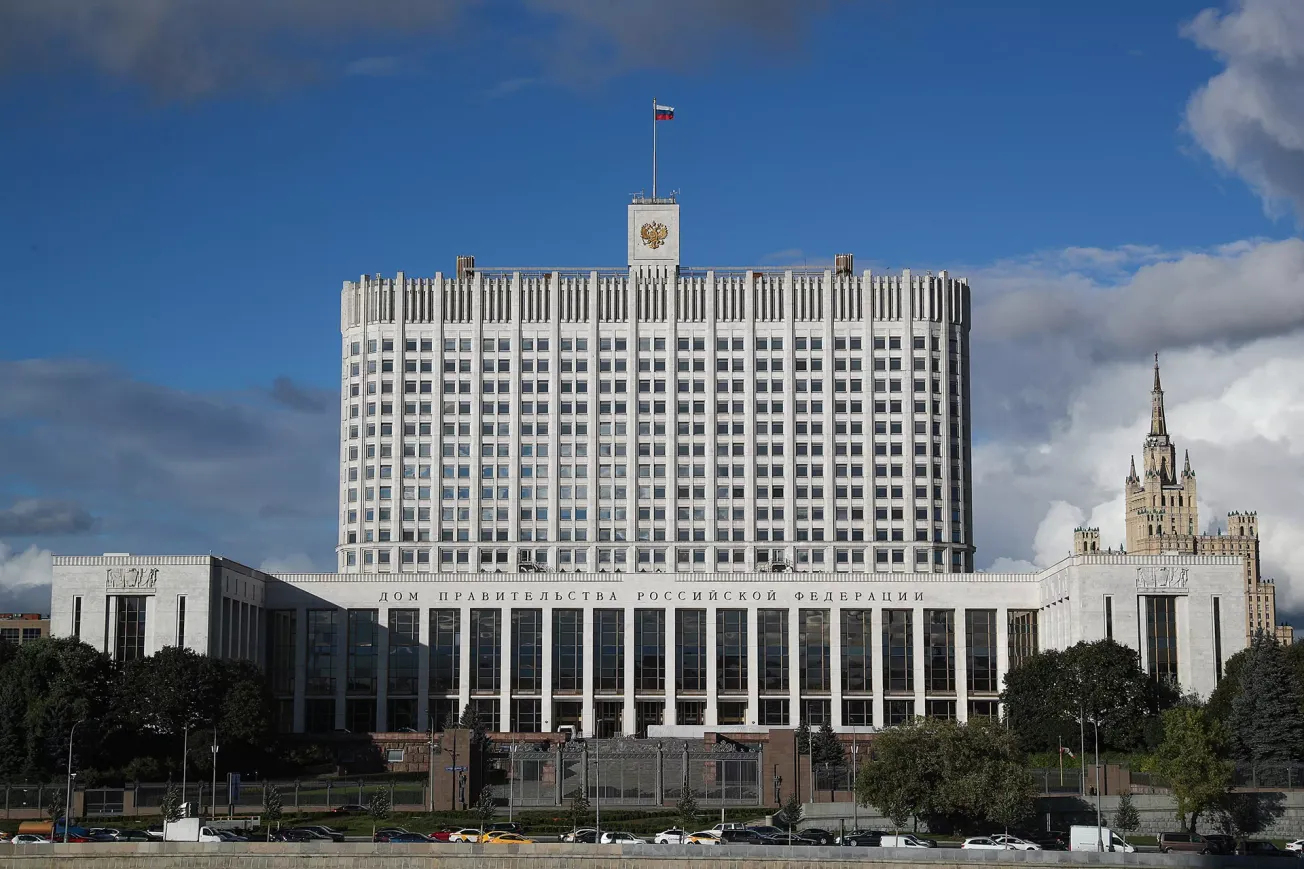 Правительство РФ подняло зарплаты силовикам и военным