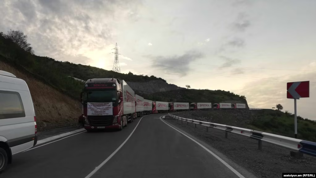 Баку не пропустил очередной гуманитарный конвой в блокированный Нагорный Карабах