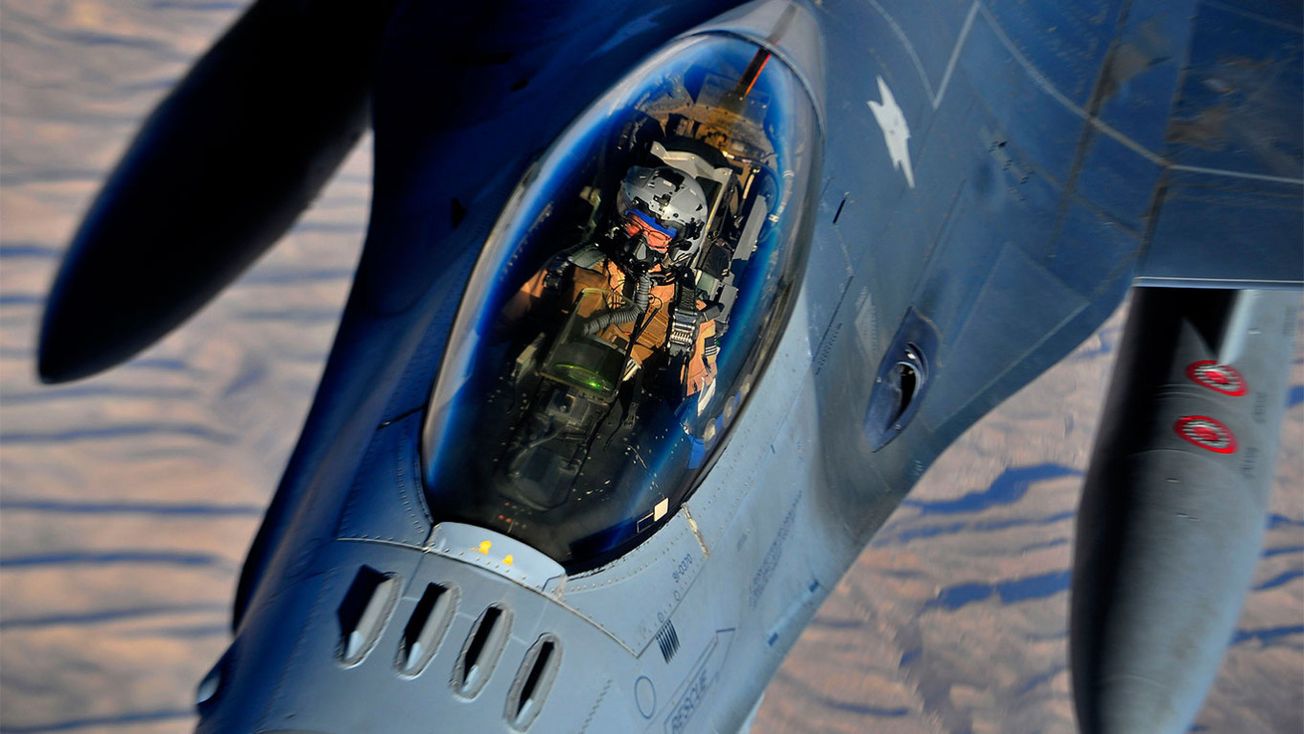 США разрешили другим странам учить украинских пилотов летать на истребителях F-16