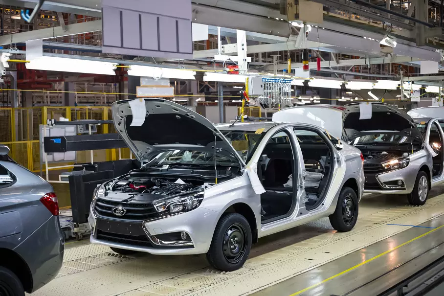 Путин заявил, что все российские чиновники должны ездить на отечественных автомобилях