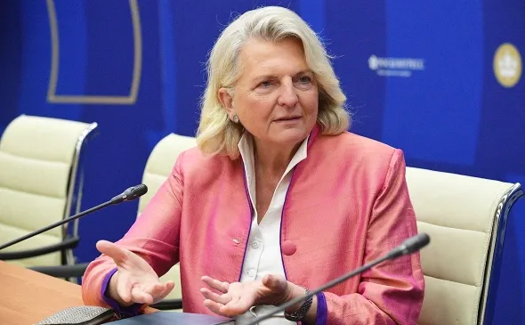 Станцевавшая с Путиным бывшая глава МИД Австрии сняла дом в Рязанской области