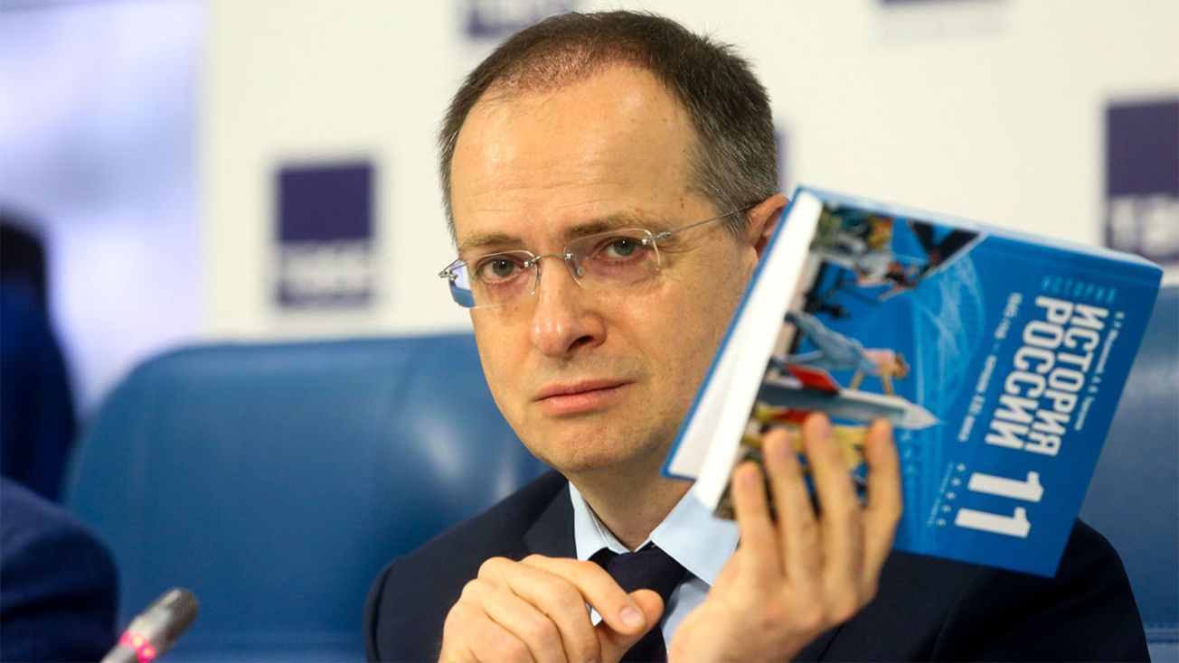 В России представили новый учебник истории для 11-х классов в котором "переписаны" последние 50 лет