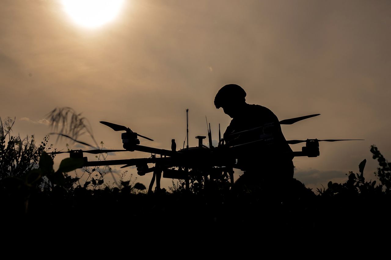 Вице-президент США попросила Зеленского прекратить атаки на НПЗ России, но он "отмахнулся" - СМИ