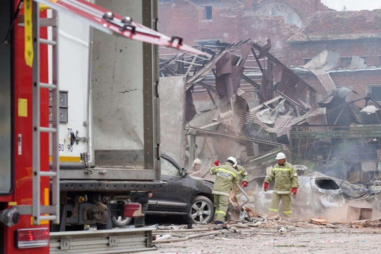 На месте взрыва на заводе в Подмосковье под завалами могли обнаружить тела 10 человек - соцсети
