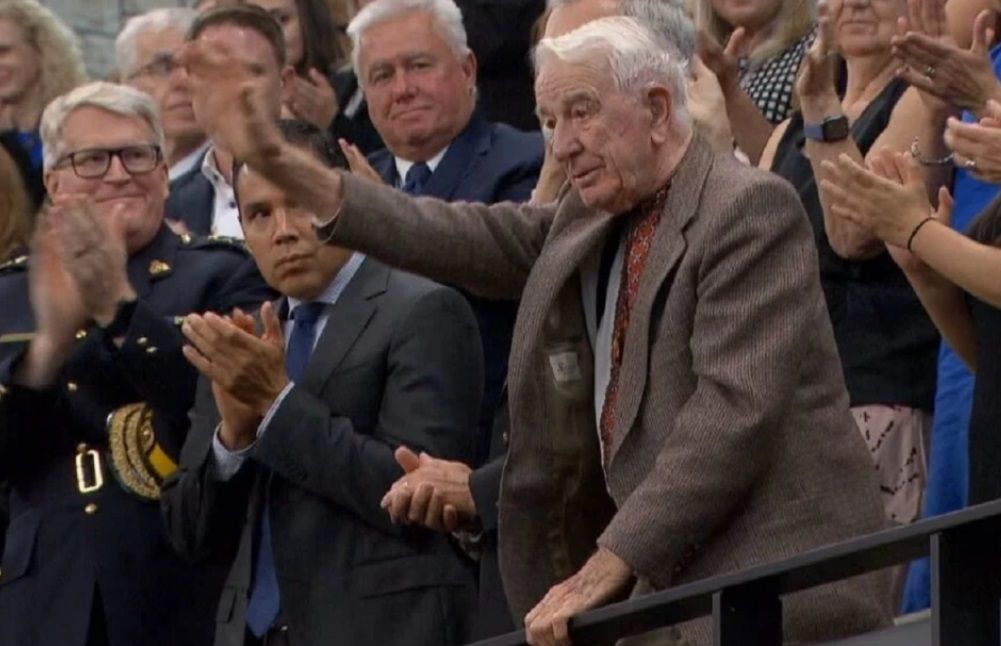 Польша требует экстрадировать украинского ветерана бригады СС "Галичина", которого приветствовал Зеленский в Канаде