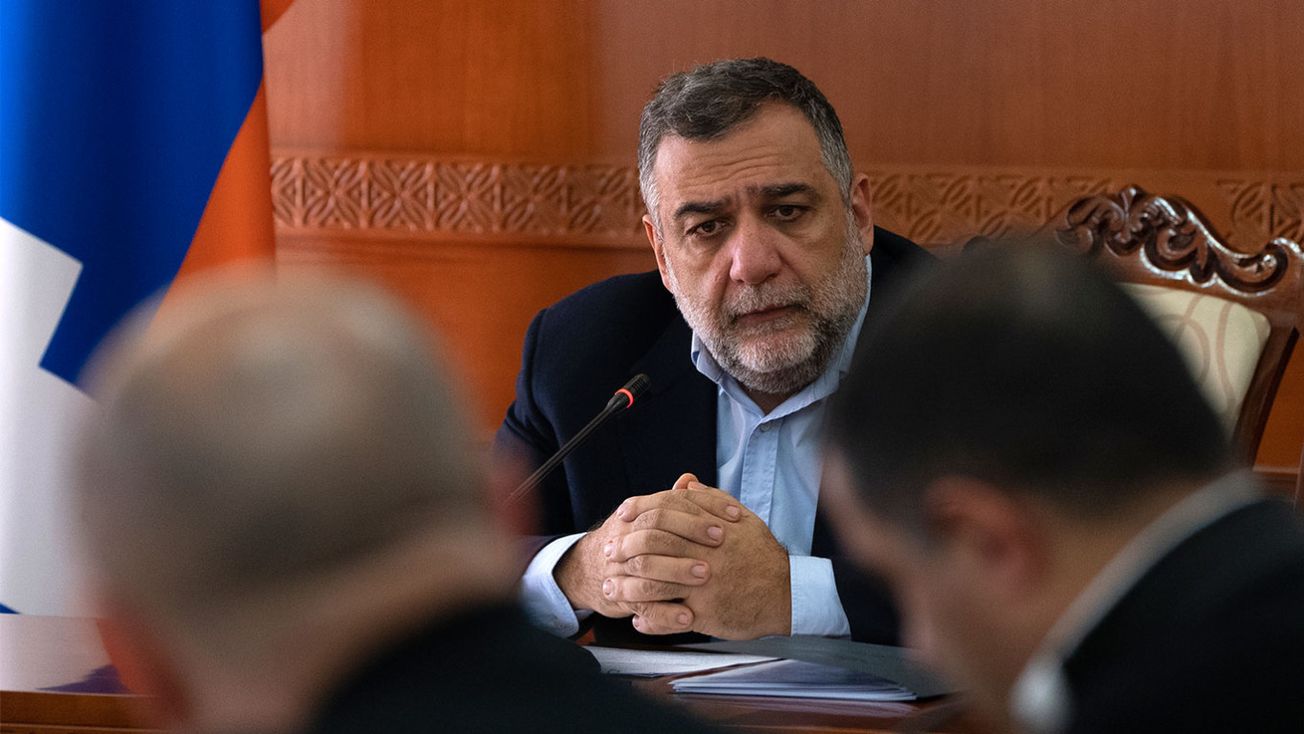 Экс-глава правительства Нагорного Карабаха задержан азербайджанскими военными при попытке покинуть регион