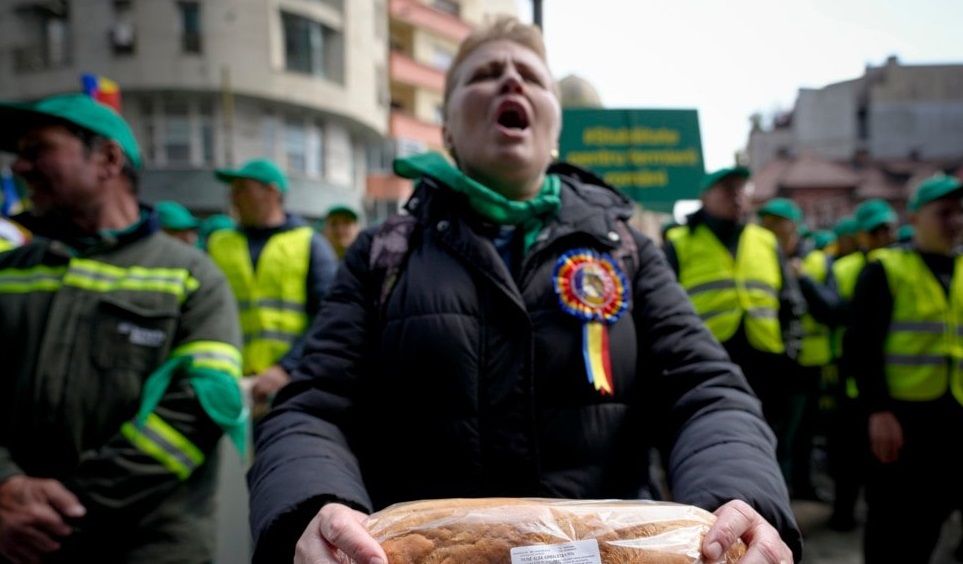 Фермеры Болгарии и Румынии требуют присоединиться к запрету на импорт украинского зерна
