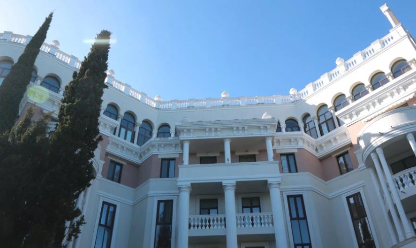 Элитную квартиру семьи президента Зеленского в Крыму продали на аукционе