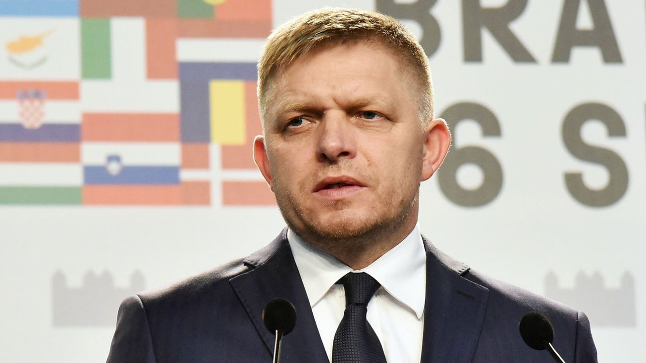 Премьера Словакии Фицо выписали из больницы и перевели на домашнее лечение