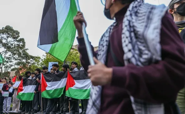 Франция депортирует россиян, "приверженных радикальному исламу"