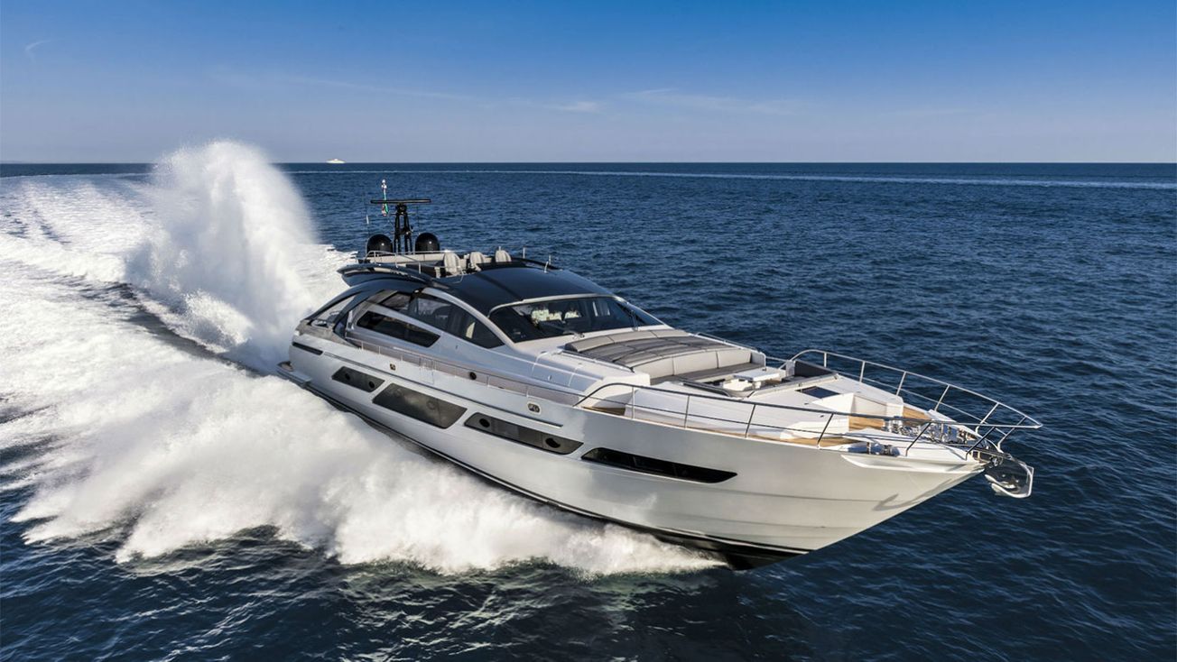 Украинский "кум Путина" Медведчук завладел в России новой яхтой