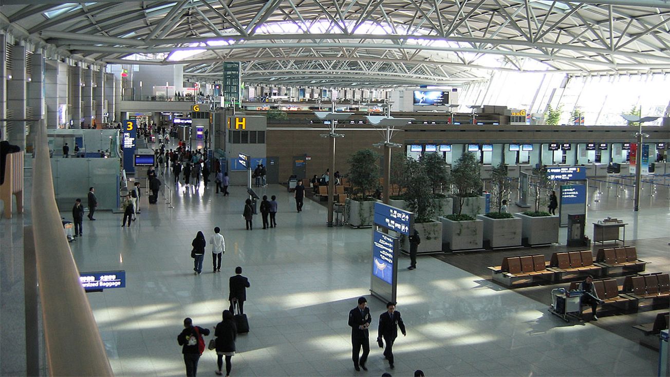 Трое сбежавших от мобилизации россиян уже год живут в южнокорейском аэропорту