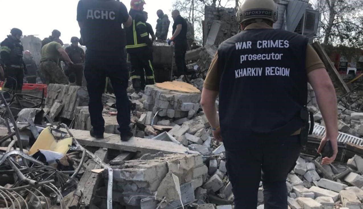 Как минимум 49 человек погибли при ракетном ударе ВС РФ по селу Гроза Харьковской области