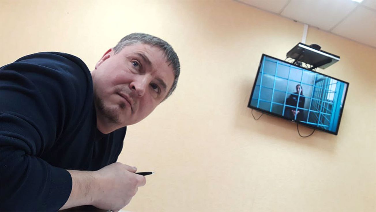 В РФ начали арестовывать людей из-за логотипа Facebook