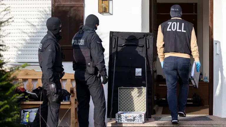 В Германии при обысках на виллах Усманова арестовали автомобили на сотни тысяч евро