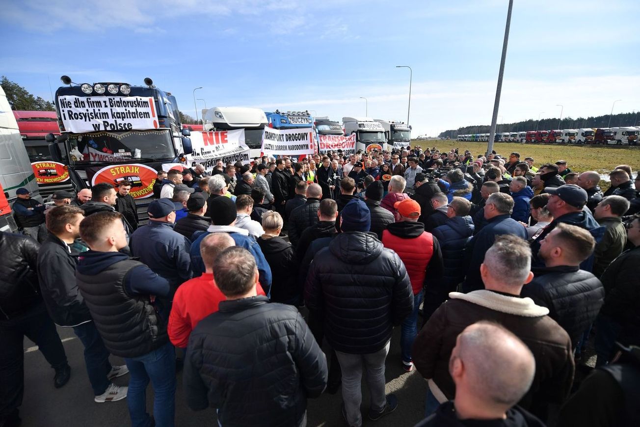 Более 2,5 тысяч грузовиков заблокированы со стороны Польши - Госпогранслужба Украины