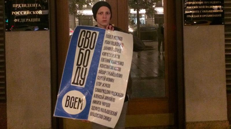 Российский активист заявил об избиениях и угрозах пыток со стороны сотрудников ФСБ